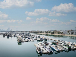 Chic Waterfront Studio in Palm Views West